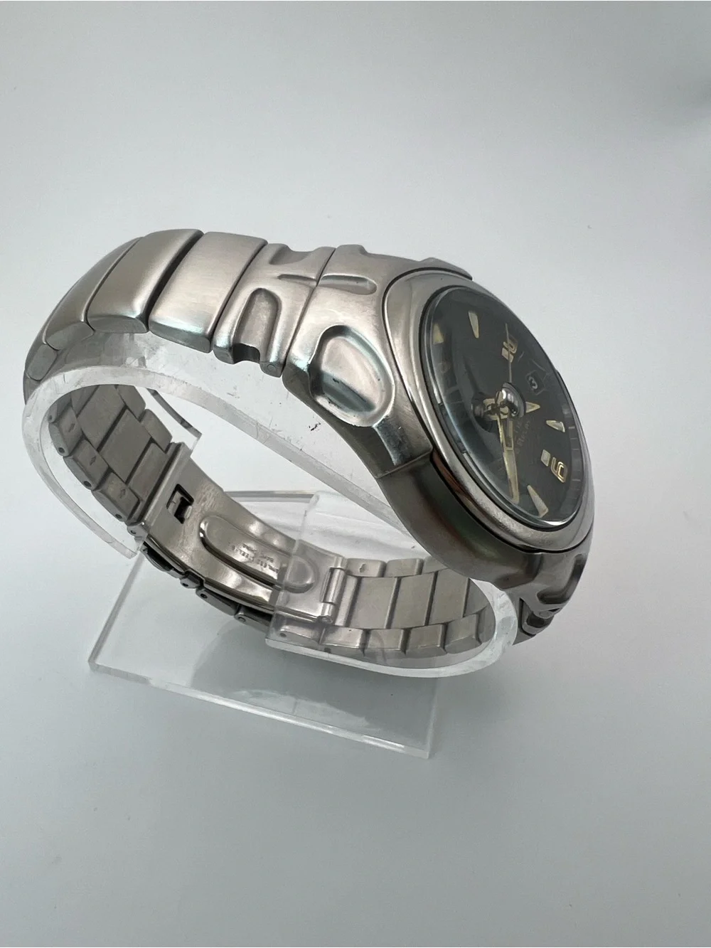 Seiko Kinetic Auto Relay Black Dial Stainless Steel Watch with Gold Accents